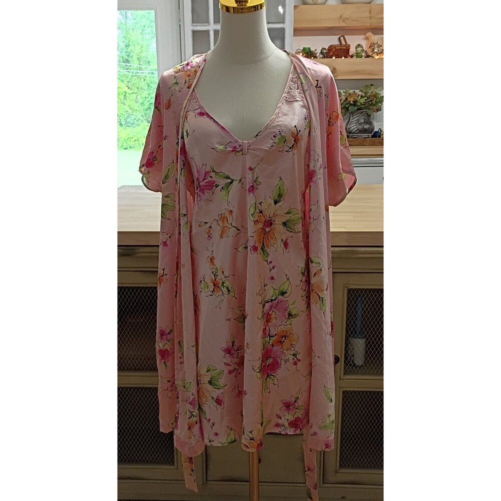 Madison & Max Women's Size Medium 2 Piece Pink Floral Robe & Nightgown Pockets